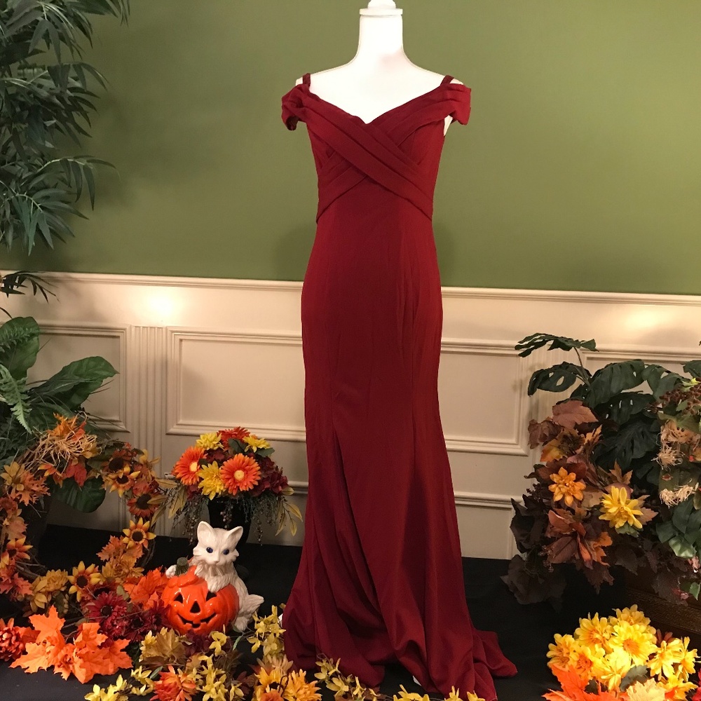 Formal evening gown - Picture 1 of 7